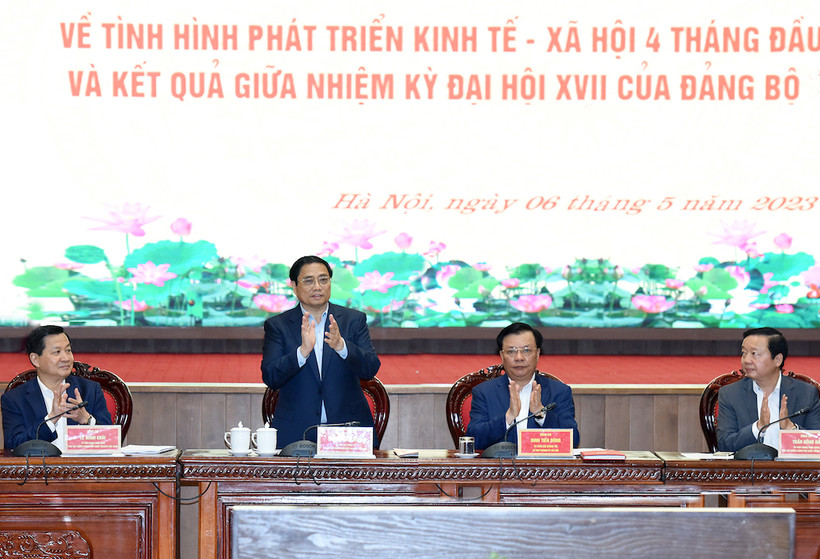 Thủ tướng Phạm Minh Chính chủ trì làm việc giữa Thường trực Chính phủ với Ban Thường vụ Thành ủy Hà Nội về tình hình phát triển kinh tế-xã hội.