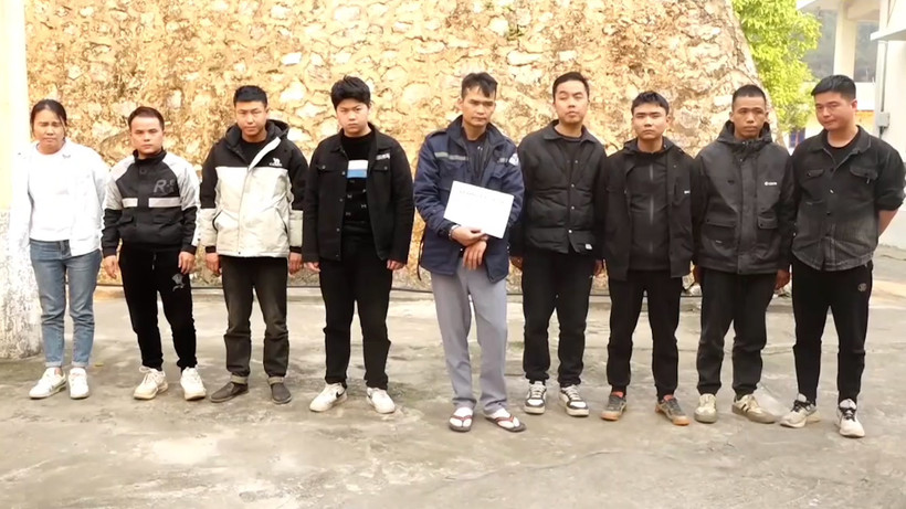 Các đối tượng bị bắt giữ tại Đồn Biên phòng Chi Lăng, Bộ đội Biên phòng tỉnh Lạng Sơn.