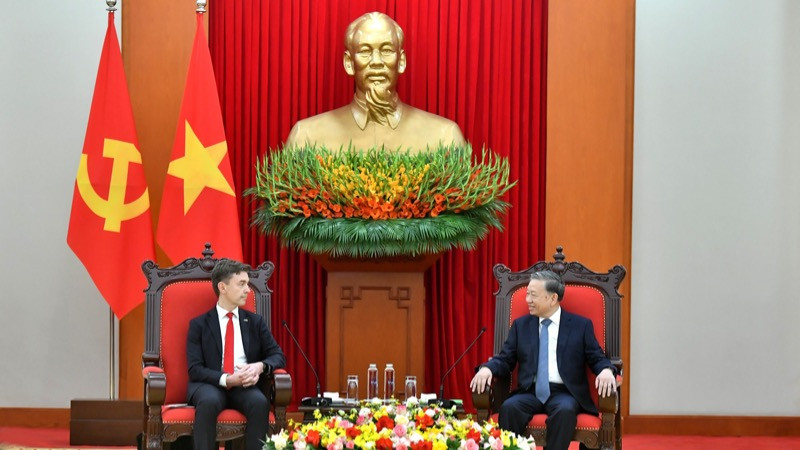 Tổng Bí thư Tô Lâm tiếp Đại sứ Liên minh châu Âu (EU) tại Việt Nam Julien Guerrier. (Ảnh: ĐĂNG KHOA) 