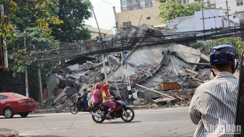 Toà nhà bị sụp đổ ở Mandalay, Myanmar. (Ảnh: Sơn Bách)