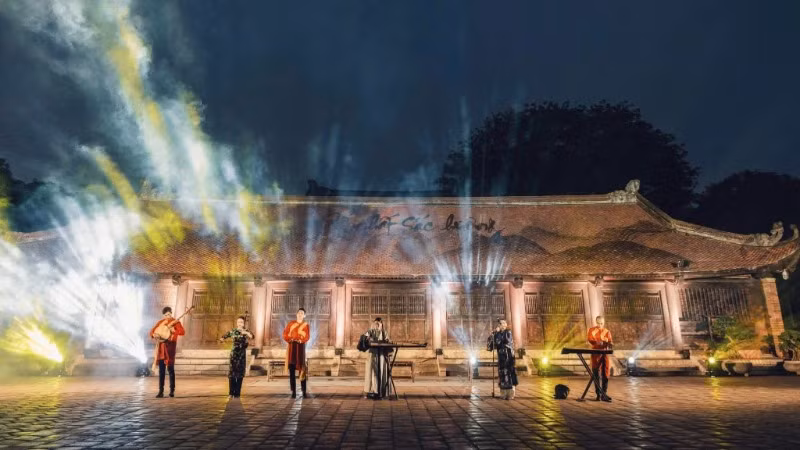 Đinh Khánh Ly lan tỏa tình yêu với âm nhạc dân tộc bằng sự chân thành và tinh thần sáng tạo.