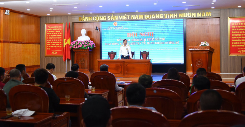 Cục trưởng Cục Thuế Điện Biên Nguyễn Quang Việt chủ trì buổi đối thoại.