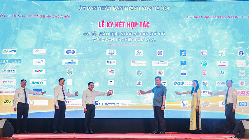 Khai mạc Ngày hội gắn kết giáo dục nghề nghiệp Thủ đô với thị trường lao động. (Ảnh: Hà Nam)