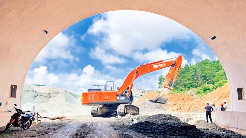 Nhà thầu Tập đoàn Đèo Cả thi công hầm Thung Thi, hạng mục phức tạp thuộc dự án đường cao tốc bắc-nam đoạn Mai Sơn-quốc lộ 45.