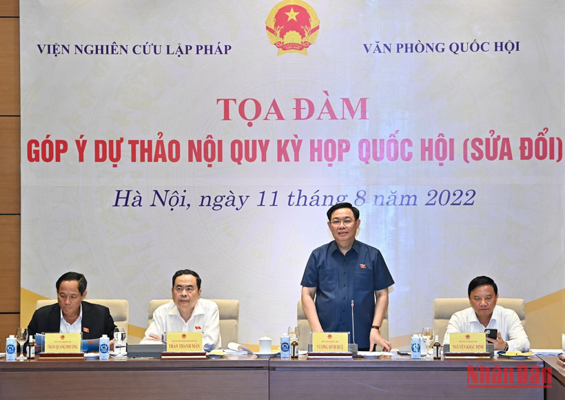 Chủ tịch Quốc hội Vương Đình Huệ cùng các Phó Chủ tịch Quốc hội dự tọa đàm. (Ảnh: DUY LINH)