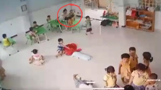 Hình ảnh cô giáo Nguyễn Thị Bích Hường tát em H được camera ghi lại.
