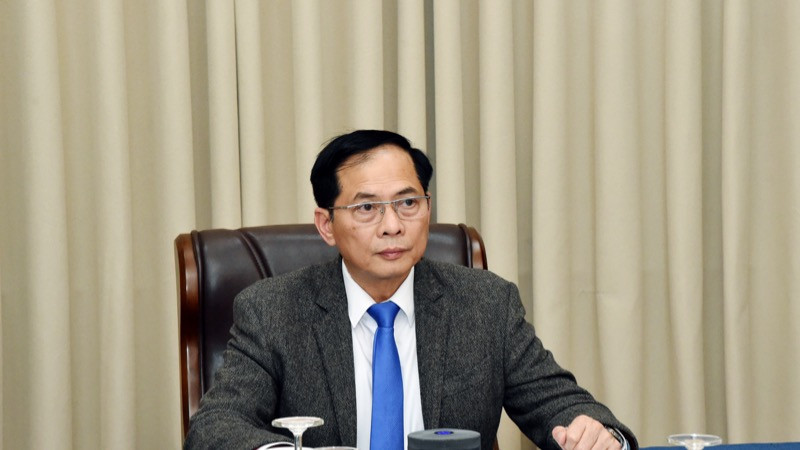 Phó Thủ tướng, Bộ trưởng Ngoại giao Bùi Thanh Sơn điện đàm với Bộ trưởng Ngoại giao Hàn Quốc Cho Tae Yul. (Ảnh: Bộ Ngoại giao)