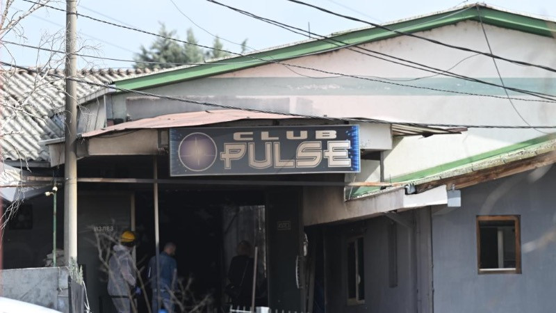 Phía bên ngoài hộp đêm Club Pulse ở Kocani, cách thủ đô Skopje của Bắc Macedonia khoảng 100km về phía đông. (Ảnh: Tân Hoa xã)