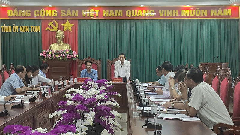 Quang cảnh buổi làm việc.