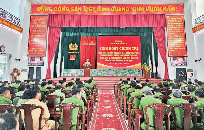 Quang cảnh buổi sinh hoạt chính trị.