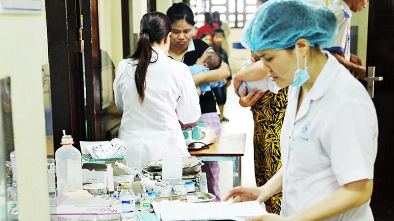 Các bệnh viện đang thiếu một số loại thuốc và trang thiết bị phục vụ khám, chữa bệnh. Ảnh: BẮC SƠN.