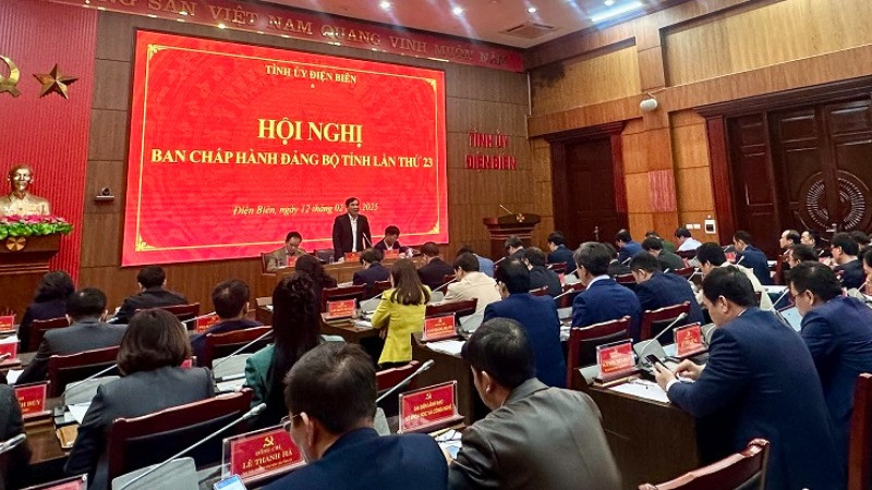 Đồng chí Trần Quốc Cường, Ủy viên Trung ương Đảng, Bí thư Tỉnh ủy Điện Biên, thông tin một số nội dung tại kỳ họp lần thứ 13 Ban Chấp hành Đảng bộ tỉnh Điện Biên.