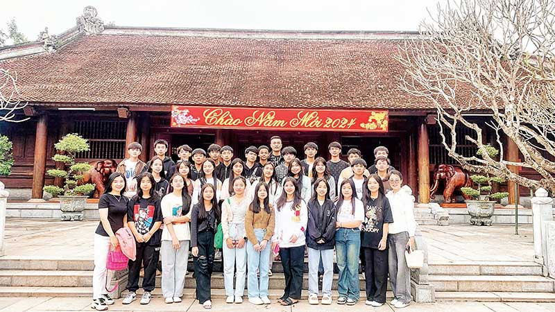 Hoạt động ngoại khóa giúp lưu học sinh Lào tự tin, hiểu rõ văn hóa đất nước, con người Việt Nam.