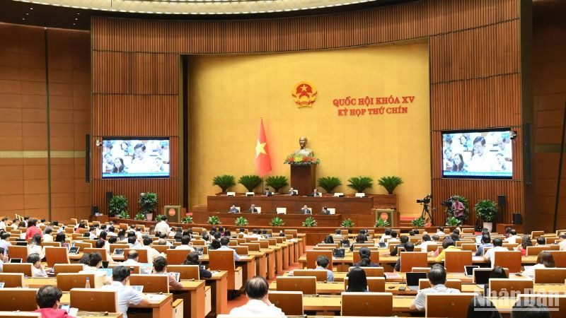 Quốc hội thảo luận ở hội trường. (Ảnh: DUY LINH)