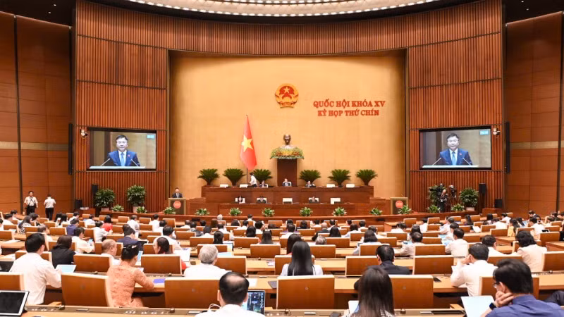 Quốc hội làm việc tại Hội trường nghe Tờ trình của Chính phủ về dự án Luật Bảo vệ dữ liệu cá nhân. (Ảnh: BÙI GIANG)