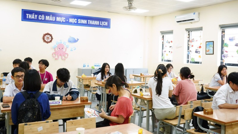 Phụ huynh cùng học sinh tham gia ngày hội MASKA 2025.