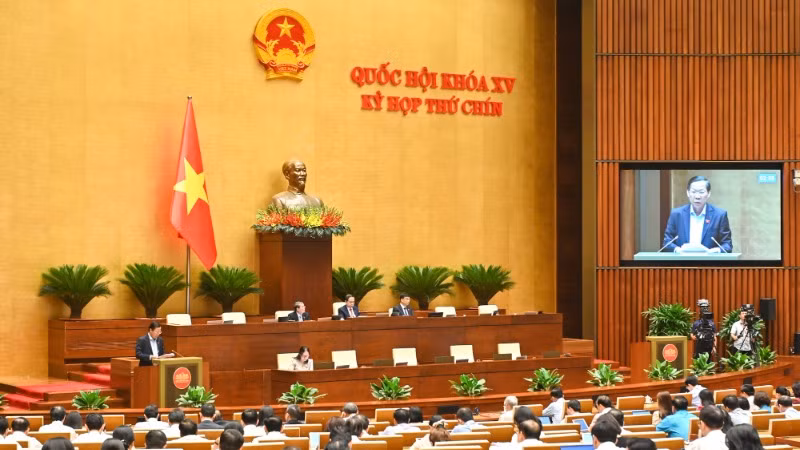 Quốc hội làm việc tại hội trường nghe Báo cáo giải trình, tiếp thu, chỉnh lý dự thảo Luật Quản lý và đầu tư vốn nhà nước tại doanh nghiệp. (Ảnh: BÙI GIANG)