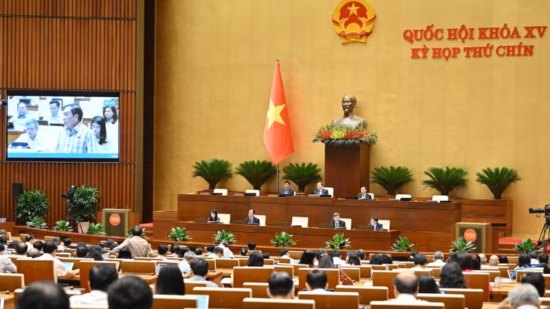 Quốc hội thảo luận ở hội trường về dự án Luật sửa đổi, bổ sung một số điều của Luật Tổ chức Tòa án nhân dân. (Ảnh: THỦY NGUYÊN) 