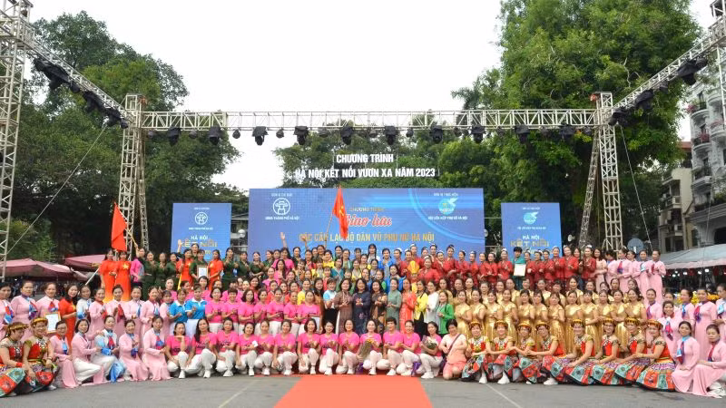 Chương trình giao lưu các Câu lạc bộ Dân vũ phụ nữ Hà Nội năm 2023.