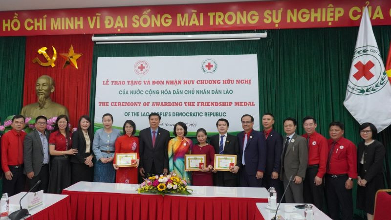 Lễ đón nhận Huy chương Hữu nghị của Chính phủ nước CHDCND Lào.