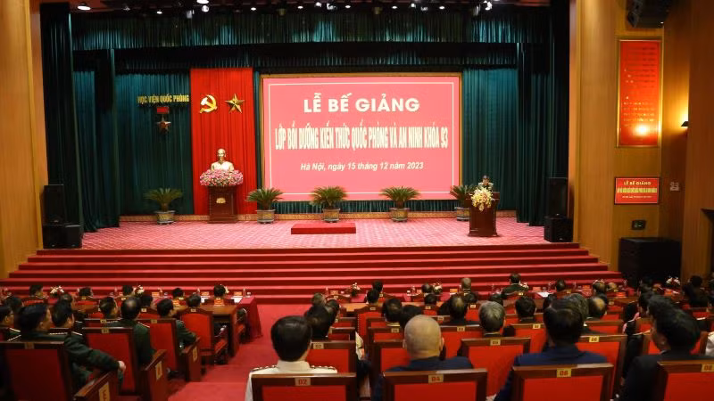 Toàn cảnh lễ bế giảng.