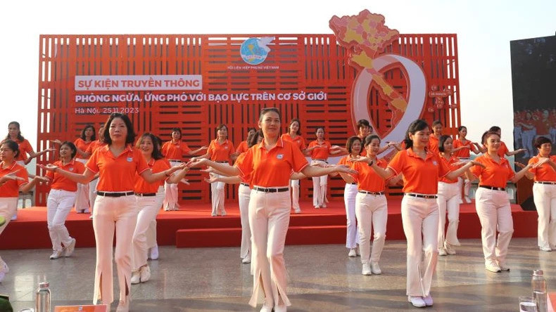 Biểu diễn dân vũ hưởng ứng Tháng hành động vì bình đẳng giới năm2023. (Ảnh: MINH THÚY)