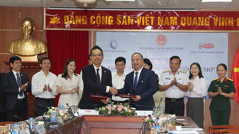 Ký thỏa thuận thực hiện dự án “Thả lưới ước mơ”. (Ảnh: NFVC)