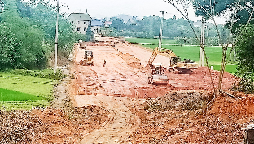 Được giao mặt bằng đến đâu, các nhà thầu tuyến đường liên kết Thái Nguyên-Bắc Giang-Vĩnh Phúc thi công đến đấy.