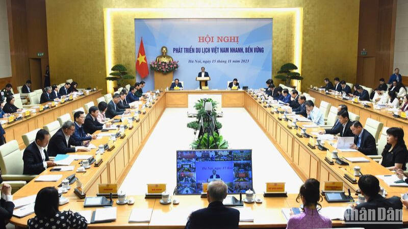 [Ảnh] Thủ tướng chủ trì Hội nghị phát triển du lịch Việt Nam nhanh, bền vững
