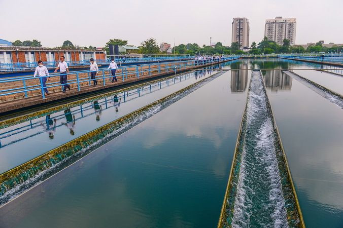 Sản xuất nước sạch tại Nhà máy nước Thủ Đức.