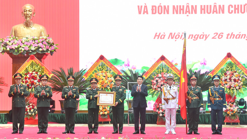 Chủ tịch nước Lương Cường trao Huân chương Hồ Chí Minh tặng lực lượng dân quân tự vệ Việt Nam.