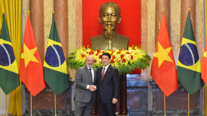 Chủ tịch nước Lương Cường và Tổng thống Cộng hòa Liên bang Brazil Luiz Inácio Lula da Silva tại lễ đón.