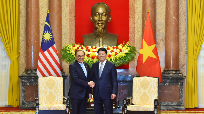 Chủ tịch nước Lương Cường và Thủ tướng Malaysia Anwar Ibrahim.