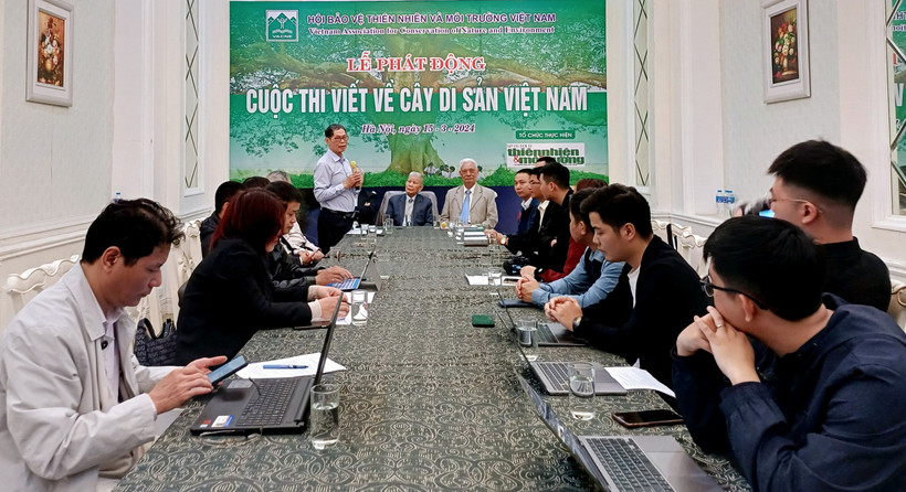 Quang cảnh lễ phát động.