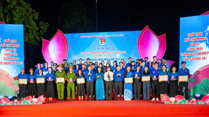 Lãnh đạo thành phố Đà Nẵng tuyên dương 63 chi đoàn, thanh niên tiên tiến làm theo lời Bác năm 2025.