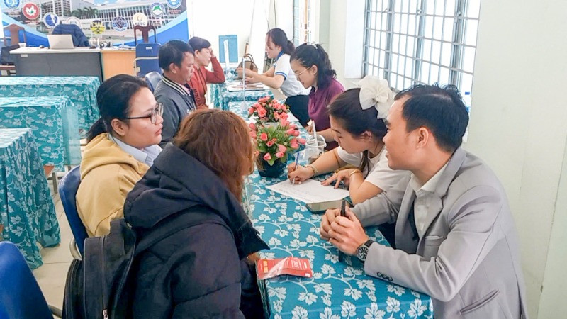 Phiên giao dịch việc làm đầu năm 2025 tại Trung tâm Dịch vụ việc làm Đà Nẵng cơ sở quận Cẩm Lệ.