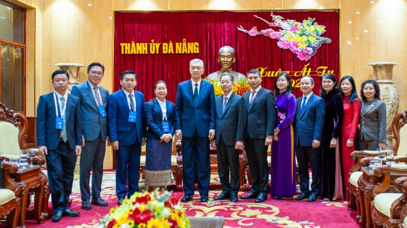Đoàn công tác thủ đô Vientiane (Lào).