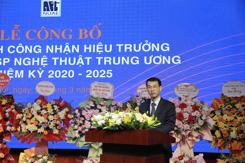 Hiệu trưởng Trường đại học Sư phạm nghệ thuật Trung ương Lê Vinh Hưng.