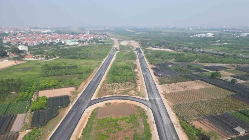 Đường song hành Vành đai 4 qua địa bàn huyện Hoài Đức và Đan Phượng. (Ảnh: HỮU CHÁNH)