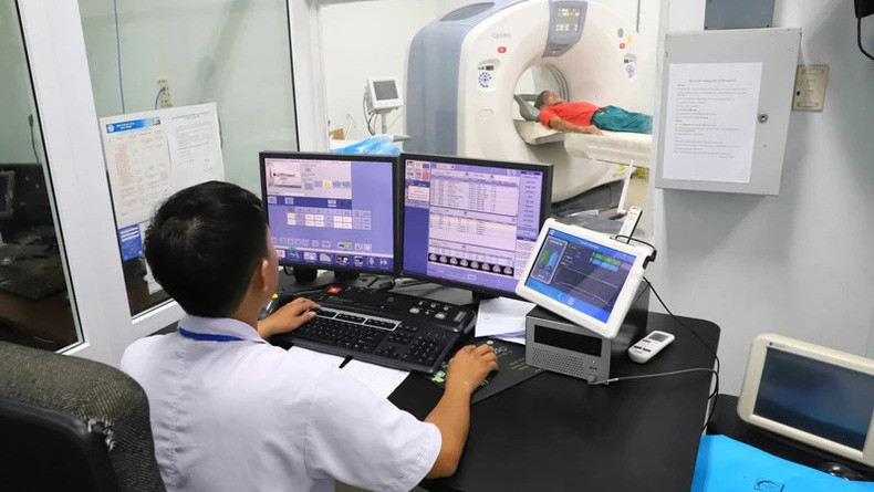 Khám, chữa bệnh tại Bệnh viện đa khoa tỉnh Ninh Thuận. (Ảnh NGUYỄN TRUNG)