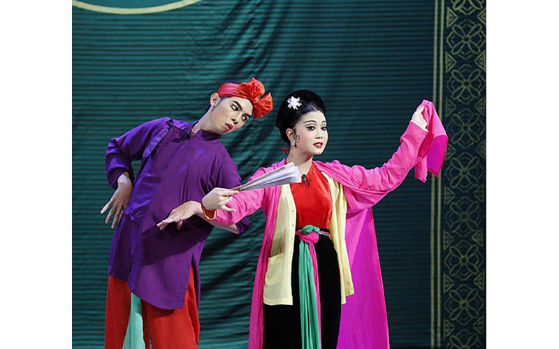 Tiết mục thi tốt nghiệp của sinh viên Khoa Kịch hát dân tộc, Trường đại học Sân khấu-Điện ảnh Hà Nội. Ảnh: CAO MẠNH TIẾN