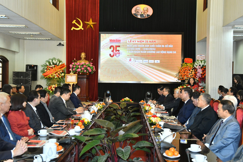 Đồng chí Trương Thị Mai, Ủy viên Bộ Chính trị, Thường trực Ban Bí thư Trung ương Đảng, Trưởng ban Tổ chức Trung ương phát biểu chỉ đạo tại Lễ kỷ niệm và đón nhận Huân chương Lao động hạng Ba của Ban Nhân Dân cuối tuần. Ảnh: Đăng Khoa