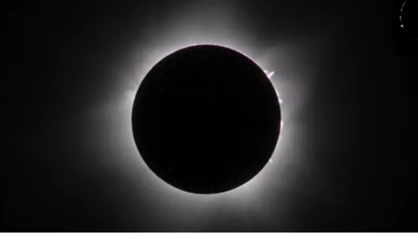 Thị trấn Exmouth của Australia chìm trong bóng tối trong 58 giây trong hiện tượng nhật thực chỉ xảy ra một lần trong một thập kỷ này.