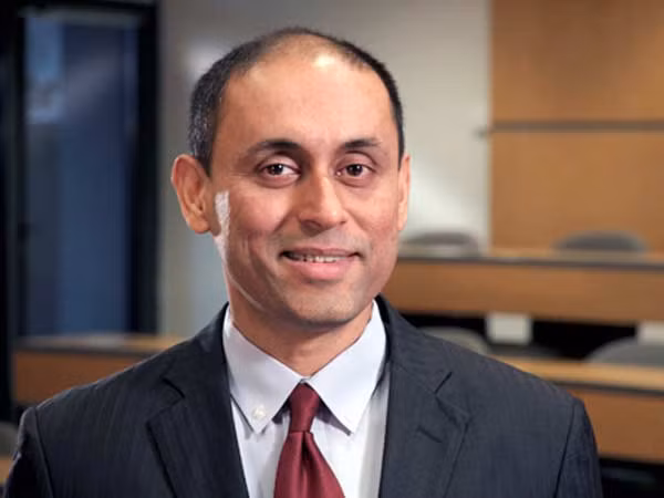 Giáo sư Soumitra Dutta, Hiệu trưởng Trường Kinh doanh Saïd thuộc Đại học Oxford là thành viên mới của Hội đồng Giải thưởng VinFuture.