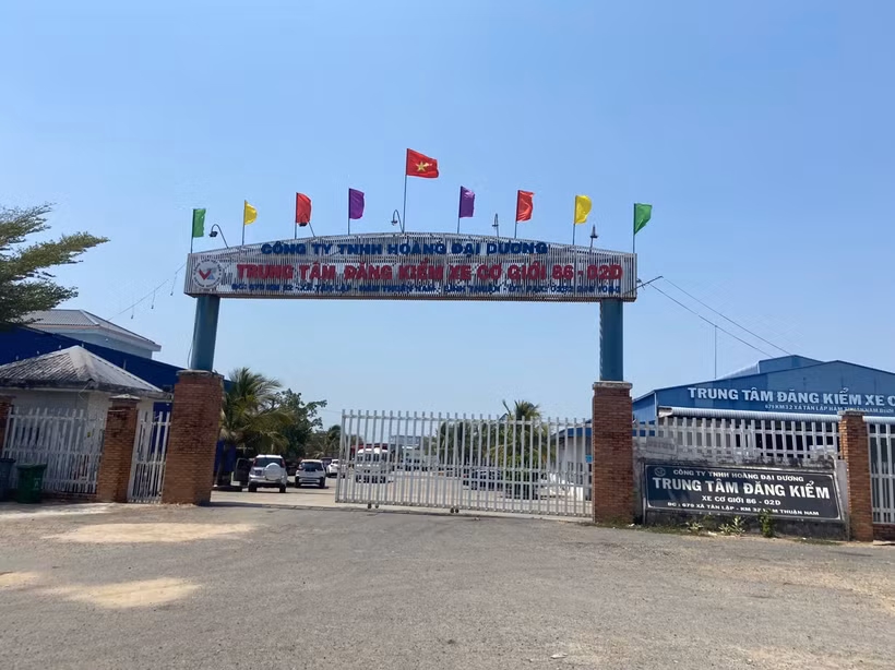 Trung tâm Đăng kiểm xe cơ giới 86-02D-Bình Thuận bị khám xét vào sáng 11/4.