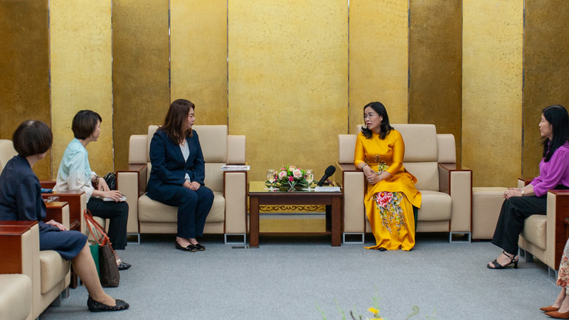 Lãnh đạo Ủy ban nhân dân thành phố trao đổi với đoàn công tác.