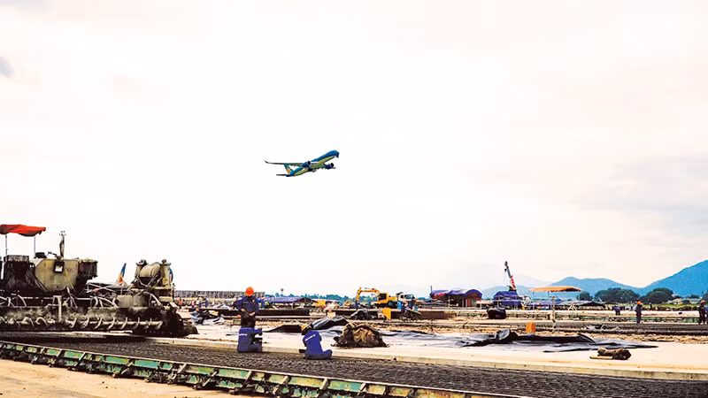 Tập đoàn CIENCO4 tham gia thi công dự án đầu tư cải tạo, nâng cấp đường cất-hạ cánh Cảng hàng không quốc tế Nội Bài (Hà Nội).