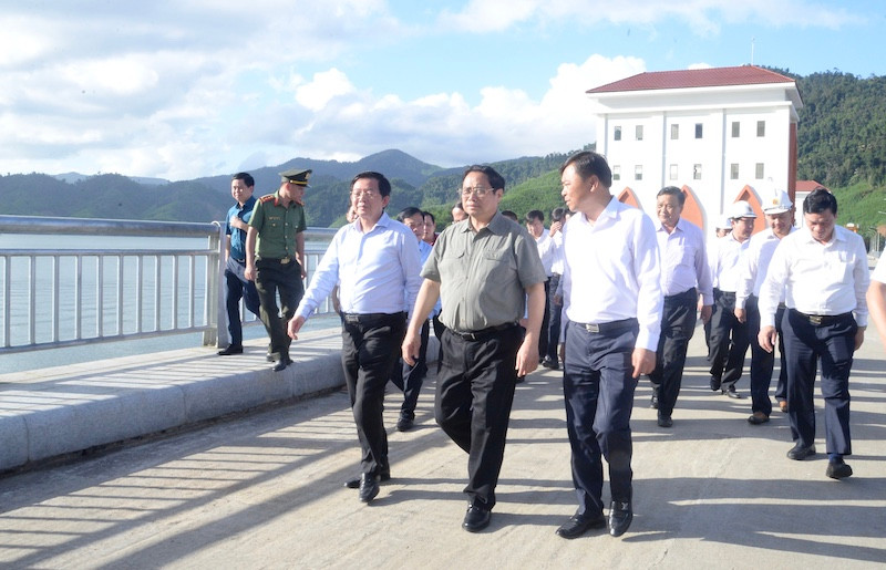 Thủ tướng Phạm Minh Chính đi kiểm tra công trình Hồ chứa nước Đồng Mít.