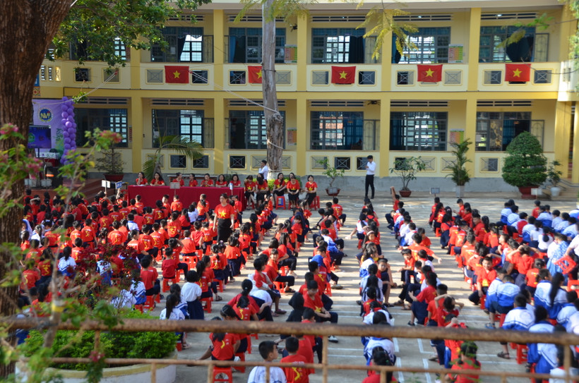Hình ảnh Lễ chào cờ đầu tuần tại trường tiểu học Nguyễn Văn Trỗi, thành phố Pleiku.