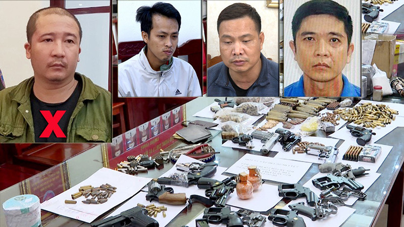 Đối tượng Nguyễn Trần Du (đánh dấu X) cùng đồng bọn và tang vật bị thu giữ. (Ảnh ĐÌNH HỢP)